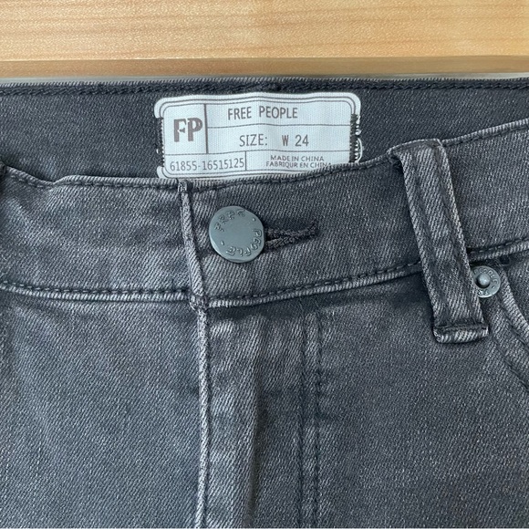 Free People Great Heights Frayed Skinny Black NWT - Picture 8 of 10